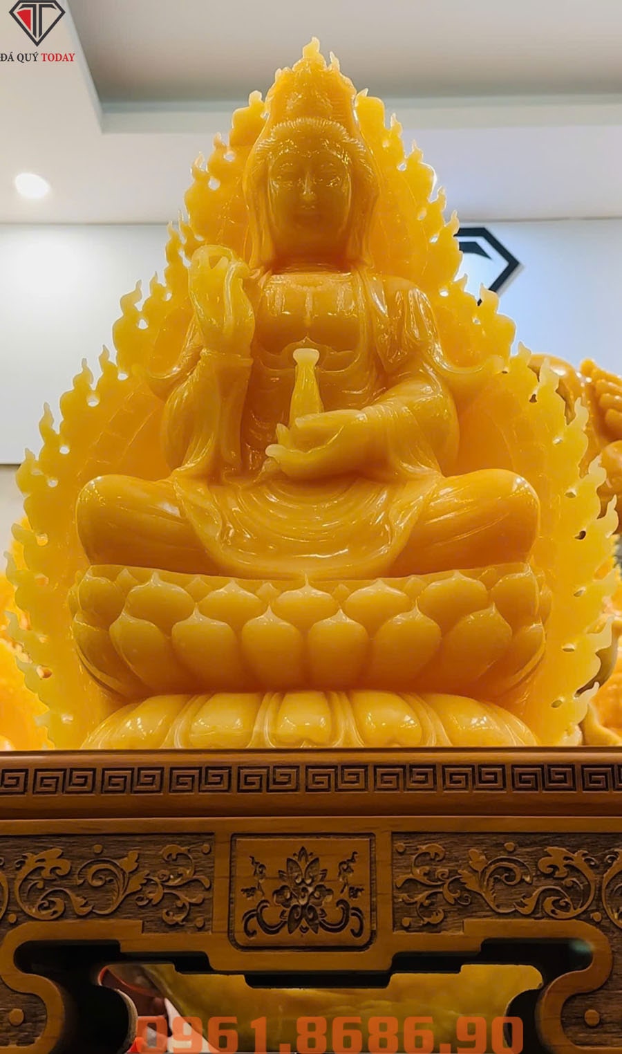 Tượng Phật Quan Âm Bồ Tát bằng ngọc