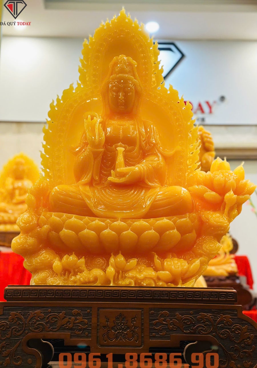 Tượng Phật Bà Quan Âm bằng ngọc hoàng long